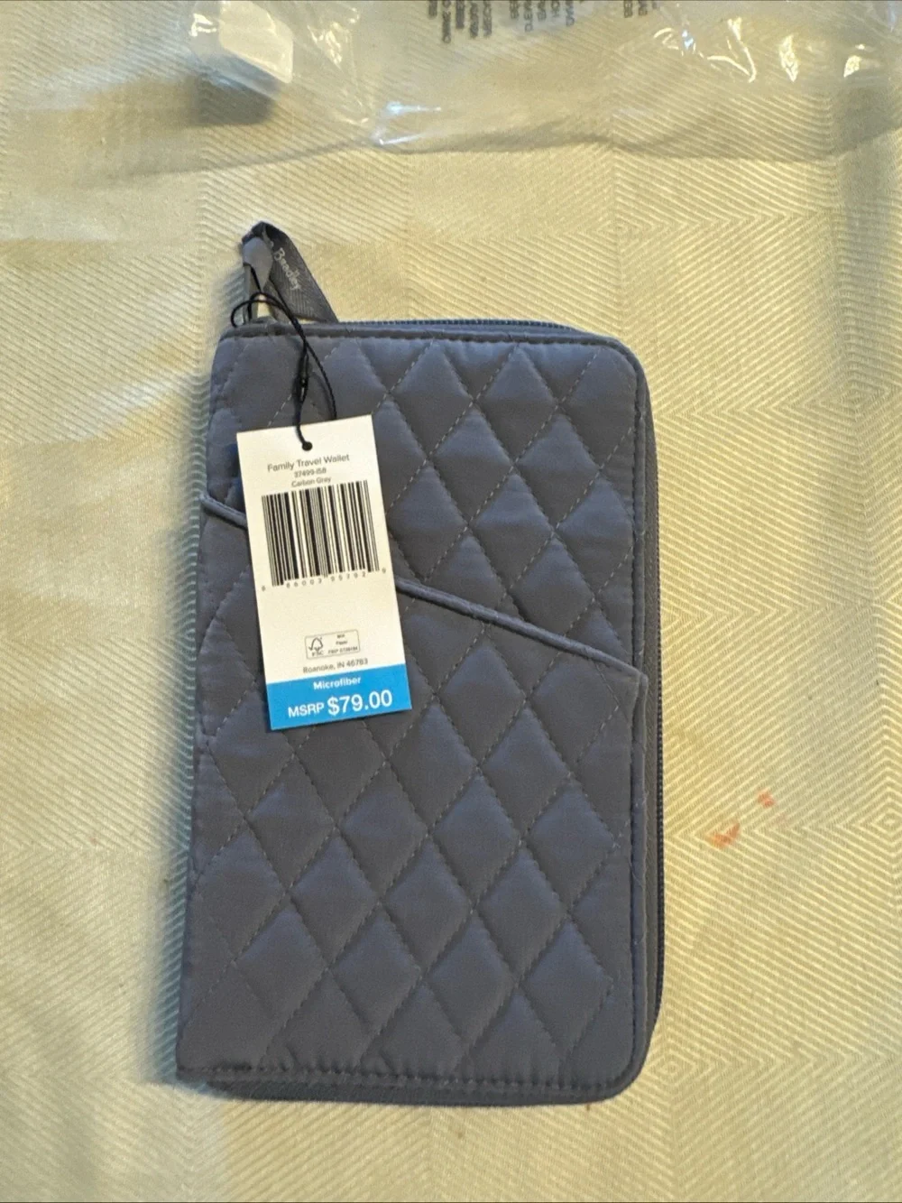 Quilted Travel Wallet in gray - Picture 1 of 5